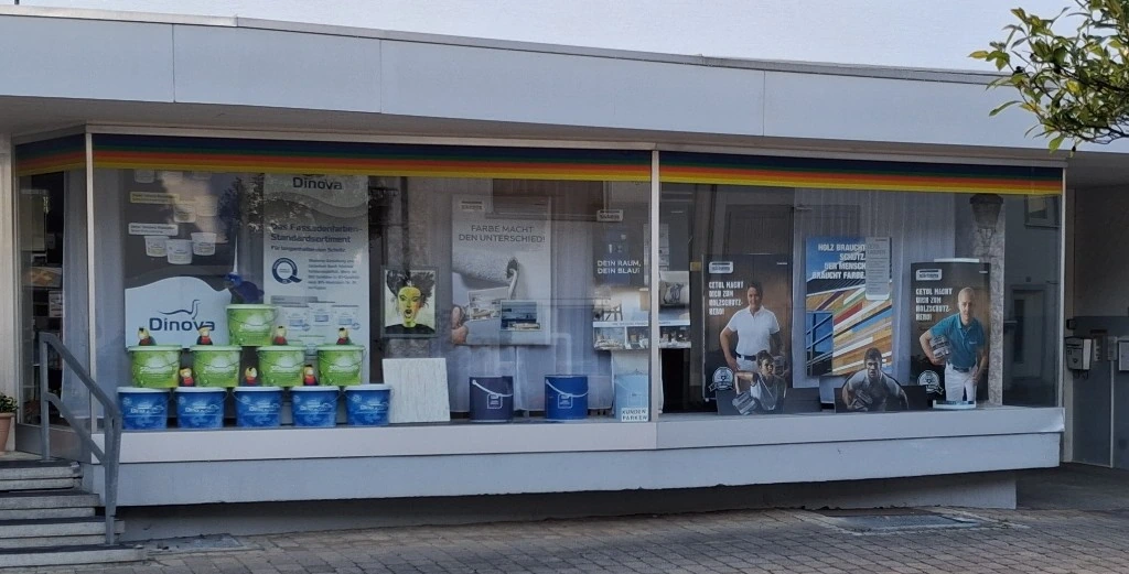 Schaufenster des Fachgeschäfts Farben Mauz in Burladingen